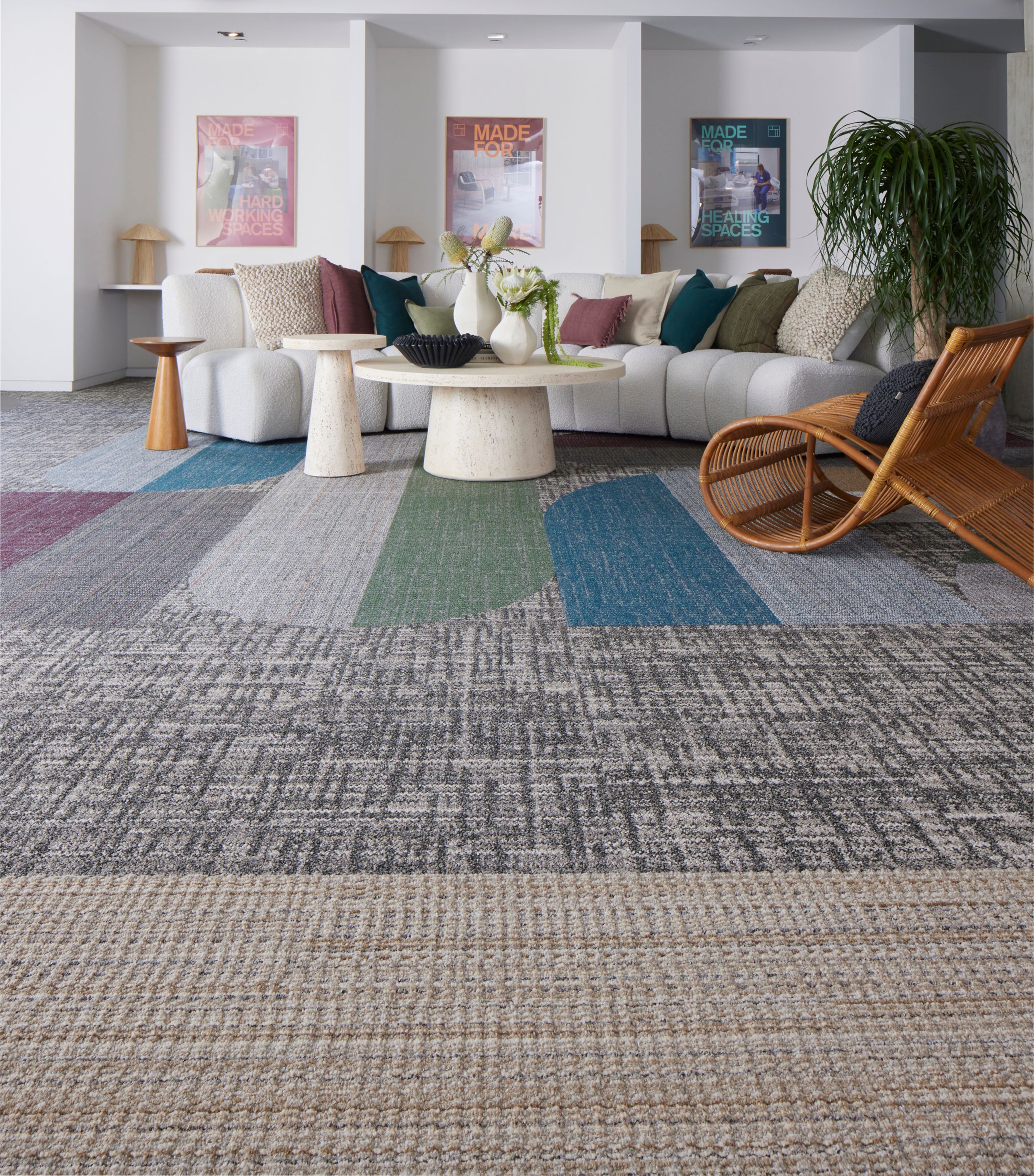 Interface Open Ended, Open Air Stria 401 and Knitstitch carpet tile with E615 plank carpet tile in corporate third space area imagen número 8